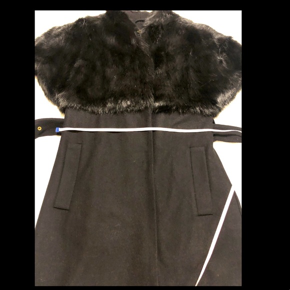 Guess faux Fur Coat/vest Sleeveless Black. Size 4. - Picture 11 of 13